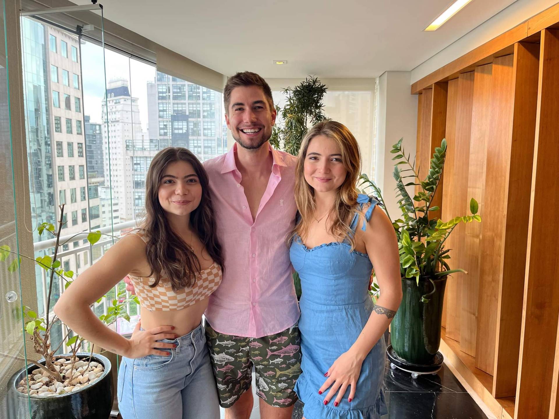 With Raisa's sisters in São Paulo